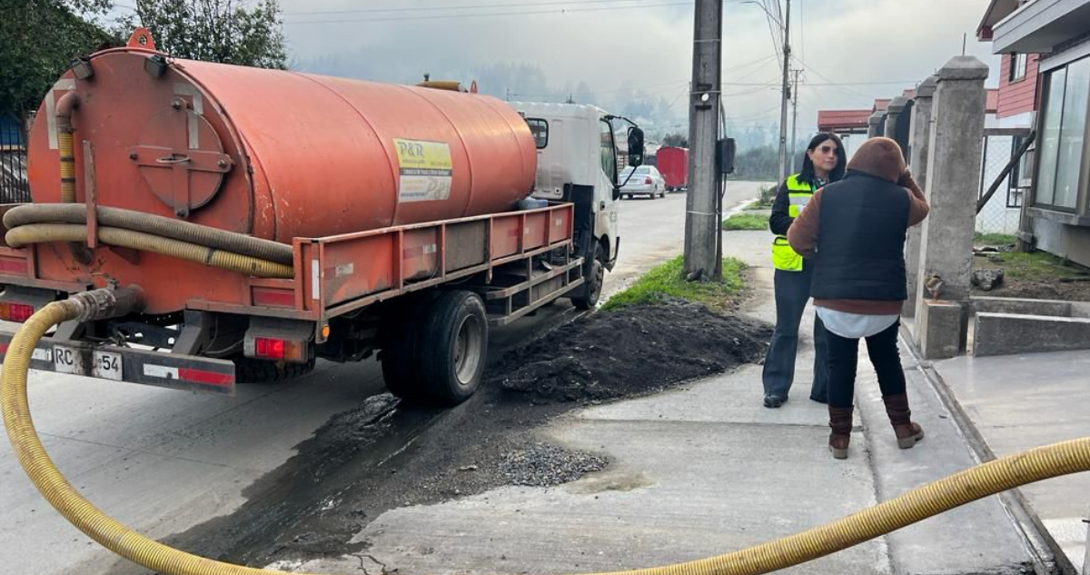 Con camión limpiafosas realizan operativo en Coelemu LA FONTANA