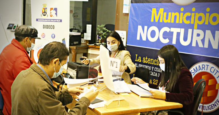 Miles de chilenos trabajan o estudian en el mismo horario que funcionan los municipios.