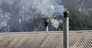 En la zona residencial, la principal fuente de humo son las chimeneas.