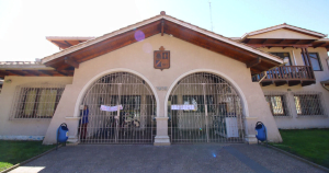 Frontis del municipio de Coihueco. Fotografía de archivo.