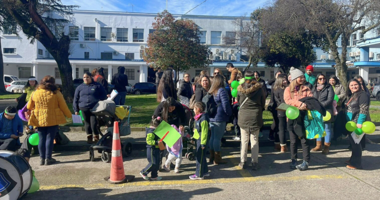 Trabajadores manifestándose en la Delegación Presidencial. Foto: Ñuble es la causa