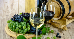 Copas con vino. Fotografía de contexto: Pixabay.