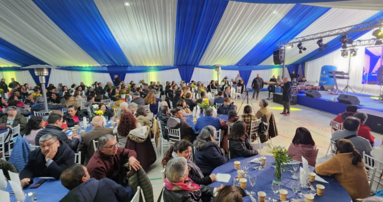 La celebración se realizó en el Gimnasio Municipal. Foto: Municipalidad de San Nicolás.