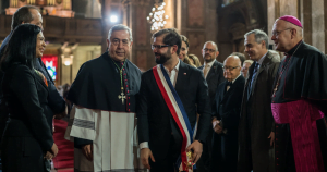 Boric y representantes del clero. Foto: Prensa Presidencia.
