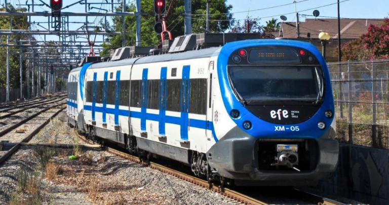 El tren corto entre San Carlos y Chillán inició en diciembre de 2022. Foto: EFE.