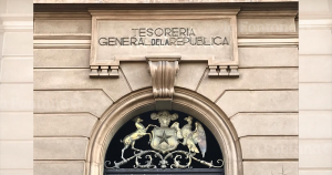 Fachada principal de la Tesorería General de la República, en Santiago. Foto: Diario Constitucional.