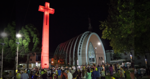 Intervención lumínica en la Catedral de Chillán, año 2023. | Foto: Unidad de Patrimonio Municipal.