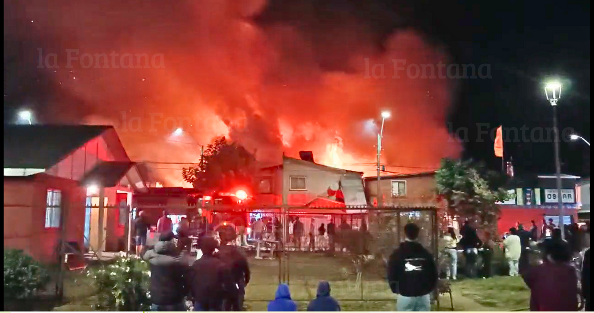 Fuego-incontrolable-incendio-en-San-Carlos-afecto-a-seis-casas-y-dejo-familias-damnificadas.png