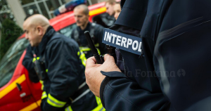 Interpol es la Policía Internacional que canaliza detenciones fuera del país.