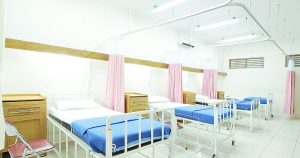 Camas de hospital. Foto referencial: Unsplash.