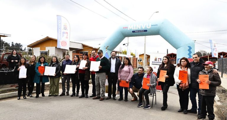 43 familias fueron beneficiadas con las llaves. Foto: Municipalidad de Chillán Viejo.