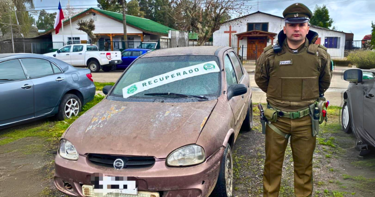 Así lucía el auto recuperado. Foto: Carabineros Ñuble (extendida con IA).