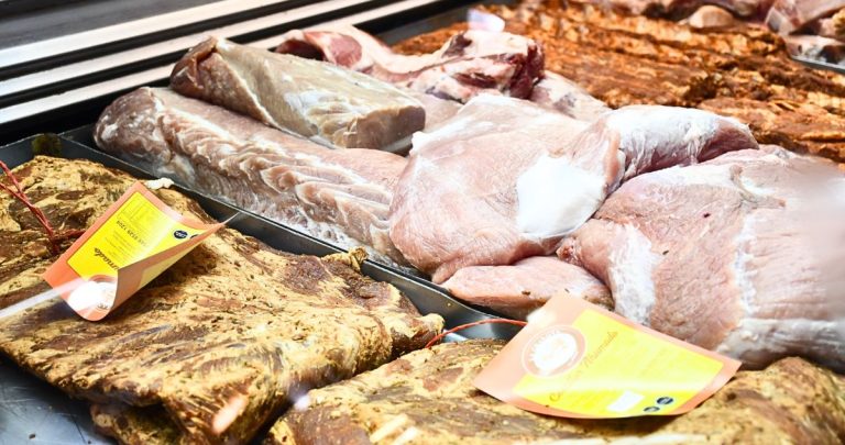 Las fiscalizaciones se realizaron en carnicerías, fábricas de embutidos, supermercados y las tradicionales ramadas. Foto: Seremi de Salud