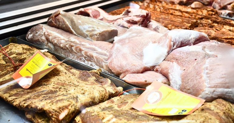 Las fiscalizaciones se realizaron en carnicerías, fábricas de embutidos, supermercados y las tradicionales ramadas. Foto: Seremi de Salud