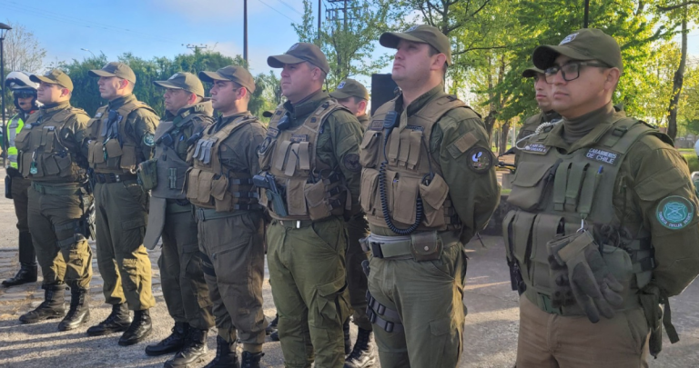 Carabineros formados antes de comenzar la ronda