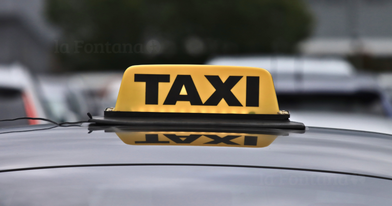 Detalle de un taxi. Fotografía referencial: Canva.