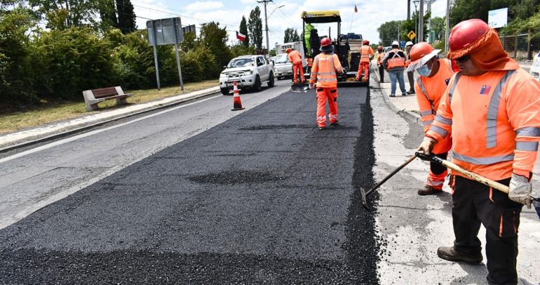 El proyecto se ejecuta en tramos de 200 metros para reducir el impacto en el tránsito. Foto: MOP