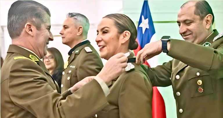 La general Osses recibiendo la distinción por el nuevo cargo. Foto: Carabineros Ñuble.