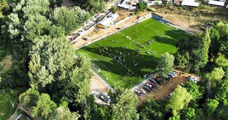 Las canchas están ubicadas cerca de establecimientos educacionales. Foto: Gobierno Regional