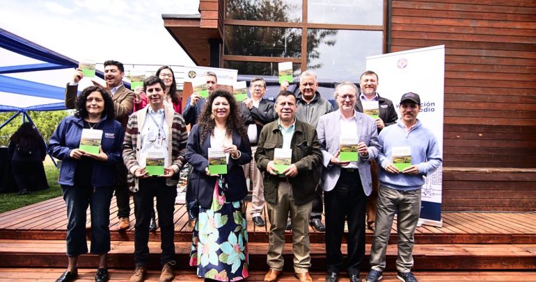 La publicación incluye 128 páginas y un mapa interactivo con realidad aumentada. Foto: Patrimonio Valle del Itata