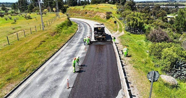 La iniciativa busca mejorar la conectividad en 16 comunas rurales. Foto: MOP