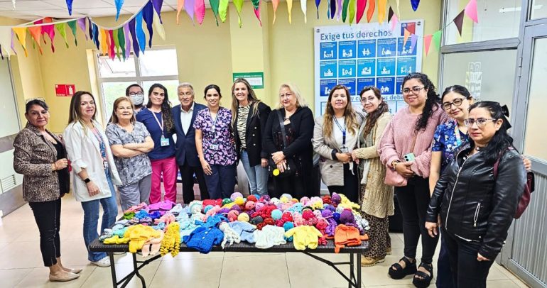 La entrega benefició a bebés prematuros con prendas especializadas. Foto: Municipalidad de San Nicolás