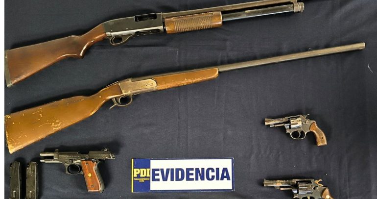 Las armas pertenecían a un hombre fallecido. Foto: PDI