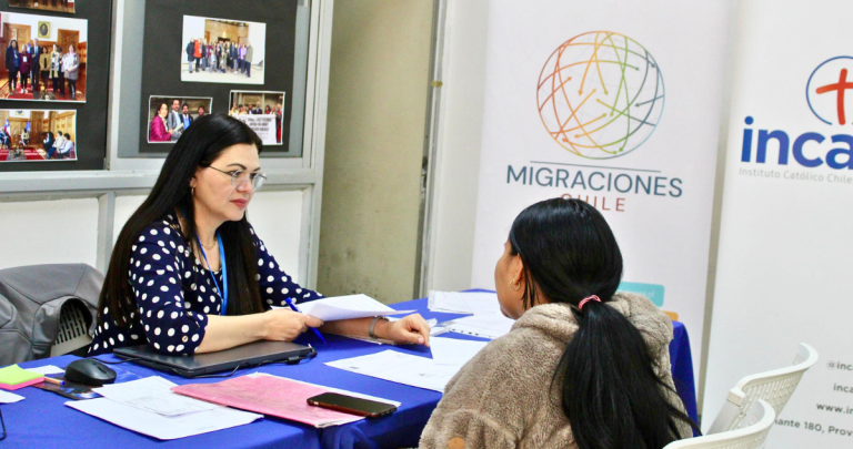 El operativo buscó explicar a migrantes de San Carlos algunos trámites estatales. Foto: DPP Punilla