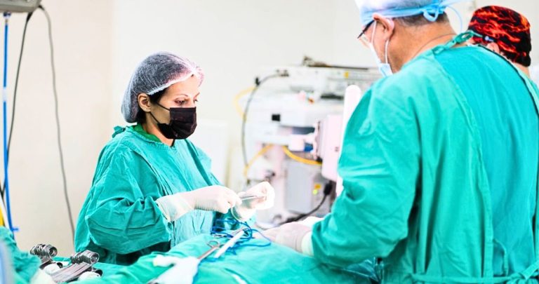 El aumento de intervenciones quirúrgicas incluye un 46% más en cirugías ambulatorias respecto a 2019. Foto: Servicio de Salud Ñuble