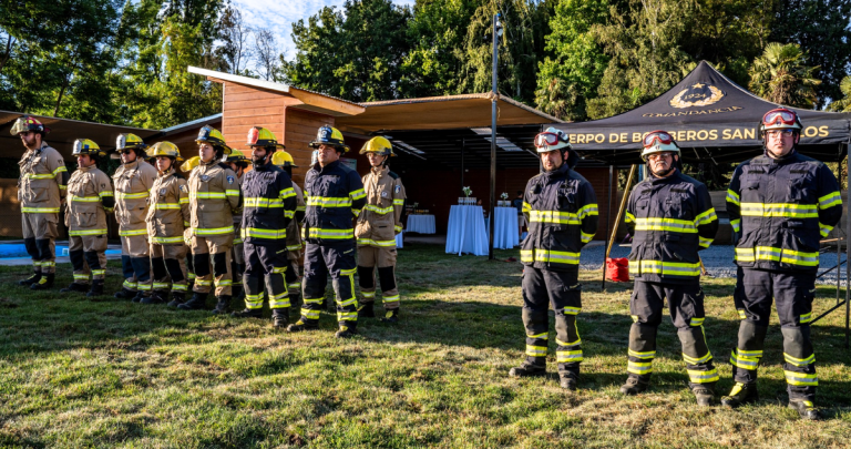 Bomberos en la ceremonia. Foto: Municipio.