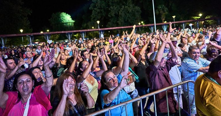 El evento incluyó presentaciones musicales con noches temáticas. Foto: Municipalidad de El Carmen