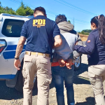 El imputado por el femicidio siendo detenido en Yungay. Foto: PDI.