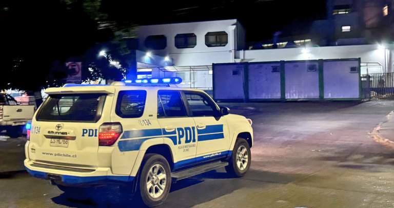 Patrulla fuera de la Unidad de Emergencia del Hospital de Chillán. Foto: PDI.