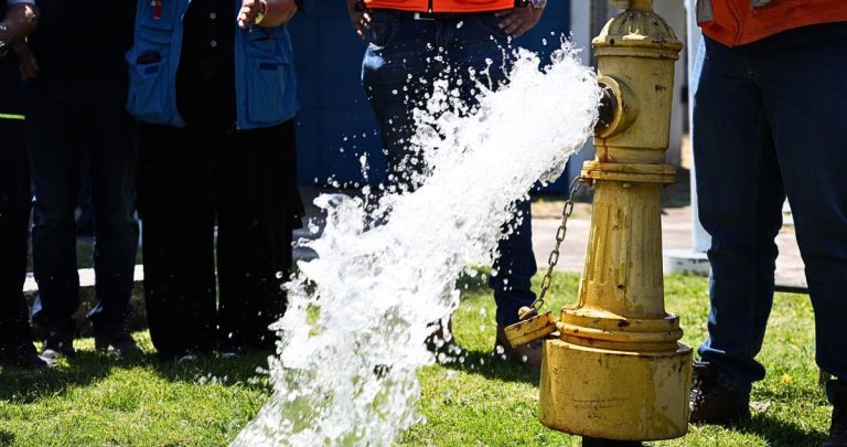 Essbio entrega agua potable a 15 comunas de la región. Foto: MOP