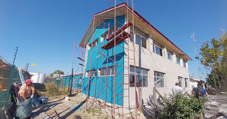 Escuela Buli Caserío siendo remodelada. Foto: SLEP.