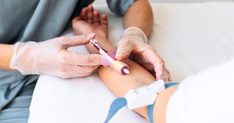 Los test incluyen pruebas para hipertensión, diabetes y cáncer. Foto: Servicio de Salud Ñuble