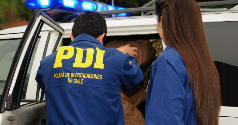 Persona detenida por la PDI. Fotografía de archivo.