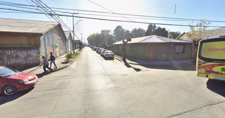 Esquina de León Gallo con Aníbal Pinto, en Coelemu. Foto: Street View.