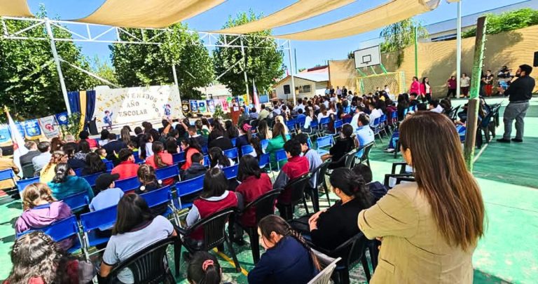 El acto de inauguración se realizó en la Escuela Elise Mottart. Foto: Municipalidad de El Carmen