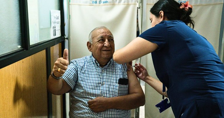 La medida estará vigente durante marzo y se suma a otro punto de inoculación en el Mall Arauco Chillán. Foto: Seremi de Salud