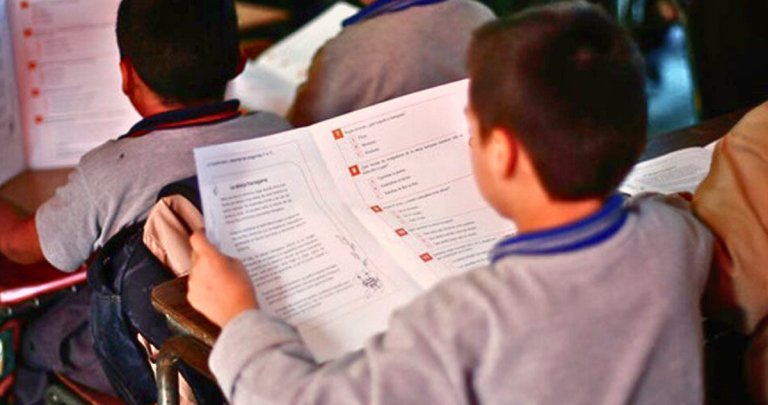 Estudiante resolviendo la prueba SIMCE: Foto: Mineduc.