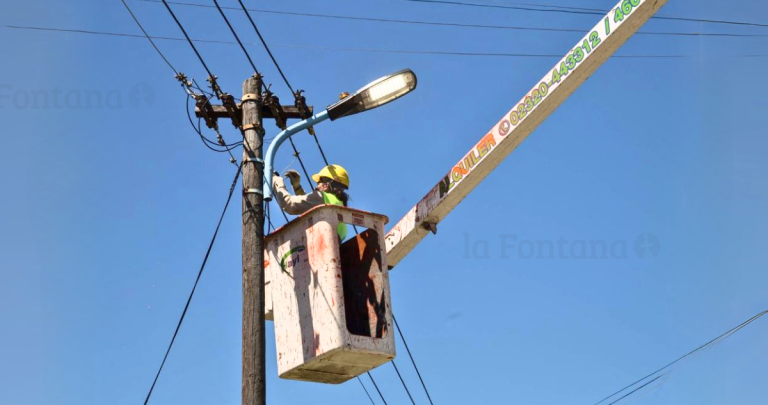 Trabajos en alumbrado público. Foto: Int. de Quilmes.