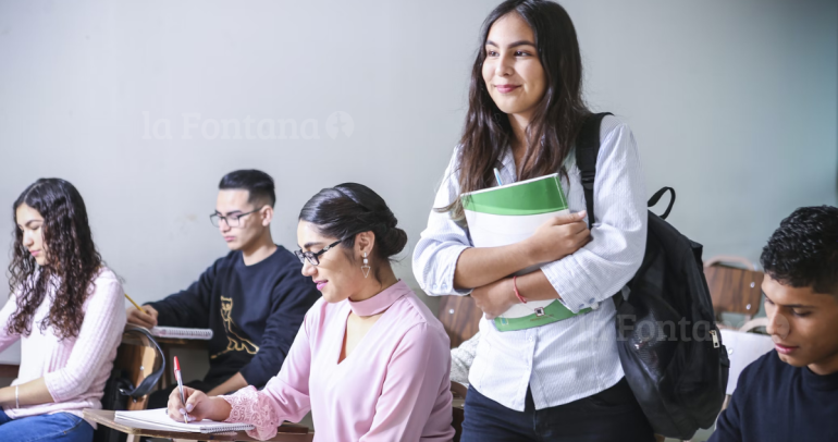 Estudiantes de educación superior. Foto referencial: Unsplash.