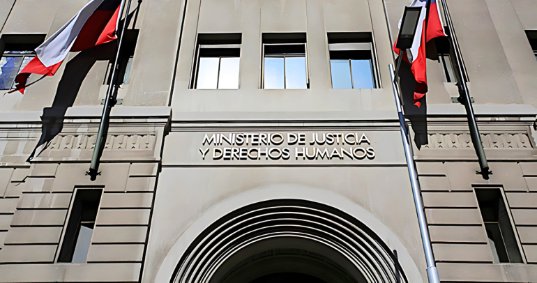 Fachada del Ministerio de Justicia en Santiago. Foto: Gob.cl