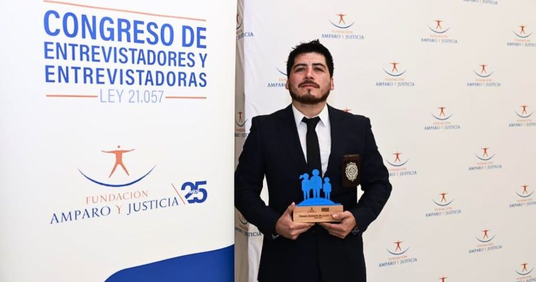 El reconocimiento fue entregado por la Fundación Amparo y Justicia. Foto: PDI