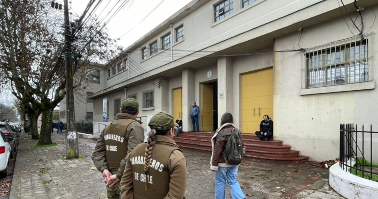 Liceo Marta Brunet con resguardo policial. Foto: Carabineros Ñuble.