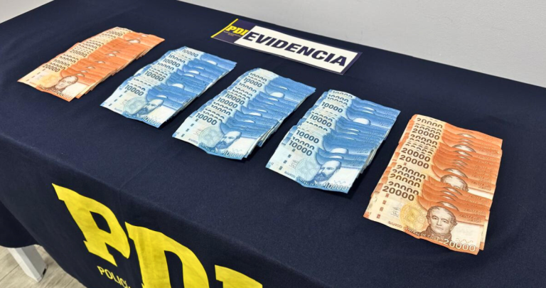 El dinero ofrecido al detective. Foto: PDI.