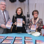 Los 13 tomos presentados. A la izquierda, Ciro Larroucau. Foto: Cedida.