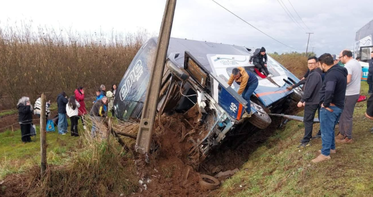Así quedó el bus. Foto: MOP Ñuble.
