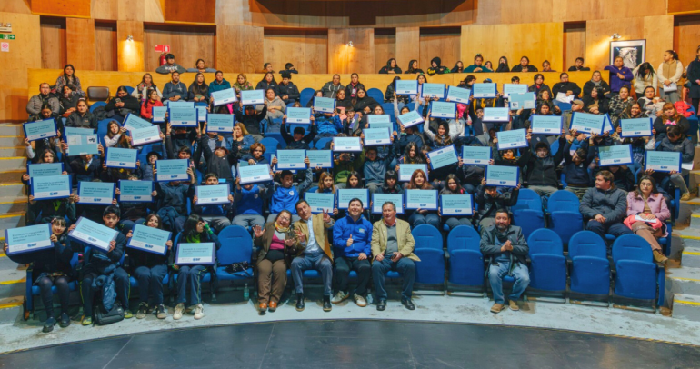 La ceremonia de entrega se realizó en el Centro Cultural. Foto: municipio